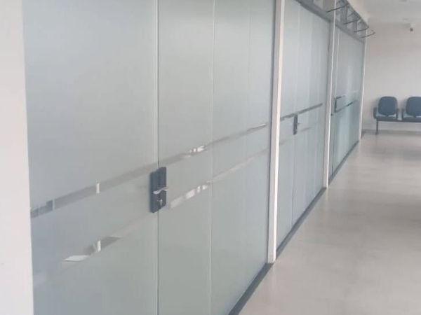 Películas Fumê, Espelhada e Jateada em Itajaí Películas Fumê, Espelhada e Jateada em Itajaí